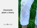 Jak zmyć trawę z butów? Białe spodnie poplamione zielonymi śladami po zabawie na trawie.
