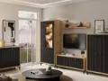 Nowoczesny salon z meblami w kolorze cappuccino, idealnie komponującymi się z czarnymi frontami.