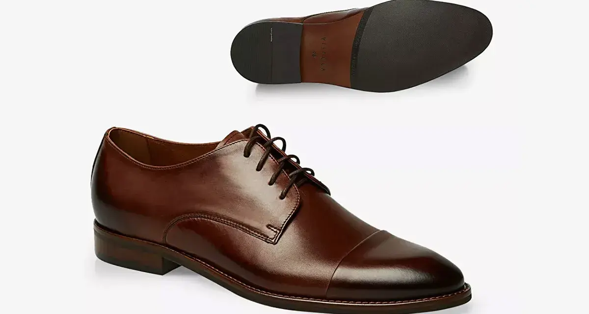 Eleganckie, brązowe półbuty męskie. Idealne pytanie: jakie buty do lnianego garnituru? Te będą świetnym wyborem.