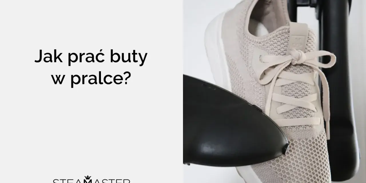 Beżowe buty sportowe na czarnym tle. Tekst: "Jak prać buty w pralce?". Dowiedz się, w ilu stopniach prać buty, by je odświeżyć.