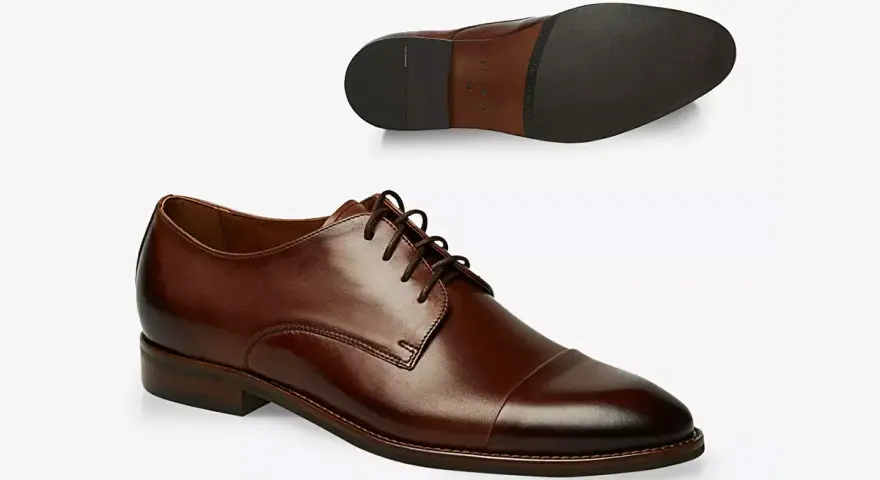 Eleganckie, brązowe półbuty męskie. Idealne pytanie: jakie buty do lnianego garnituru? Te będą świetnym wyborem.