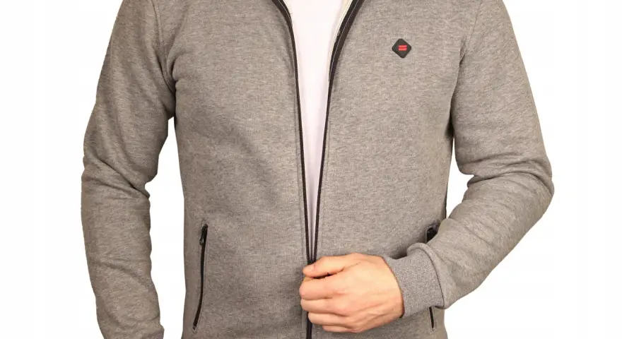 Bluza relaxed fit - co to znaczy i jak ją nosić z klasą?
